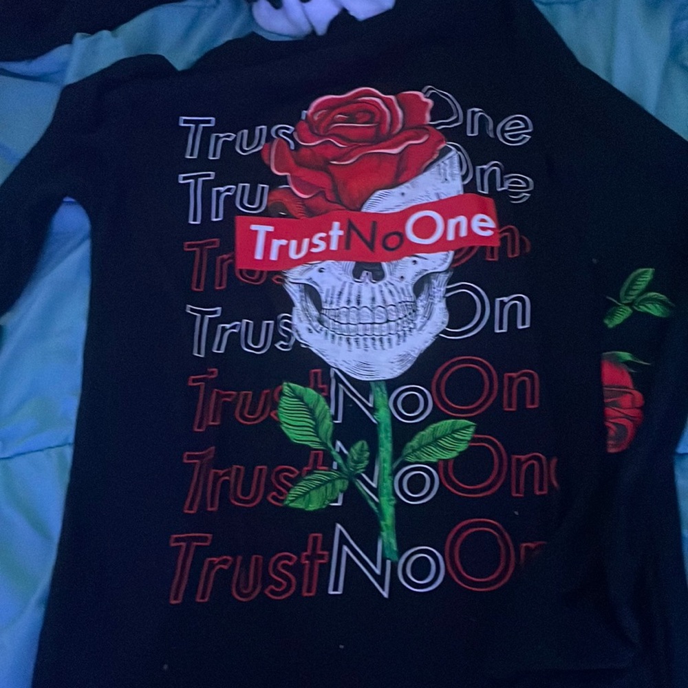Men’s medium Long sleeve shirt